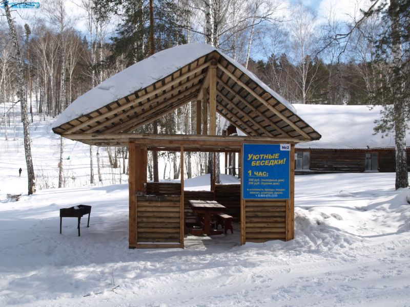 Беседки новокузнецк. Лесная Республика Новокузнецк беседки. Листвяги Лесная Республика бассейн. Парк Лесная Республика Новокузнецк. Лесная Республика Новокузнецк домики.